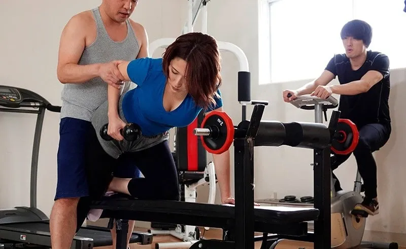 Chồng yêu phát hiện bà xã lén lút với huấn luyện viên thể hình