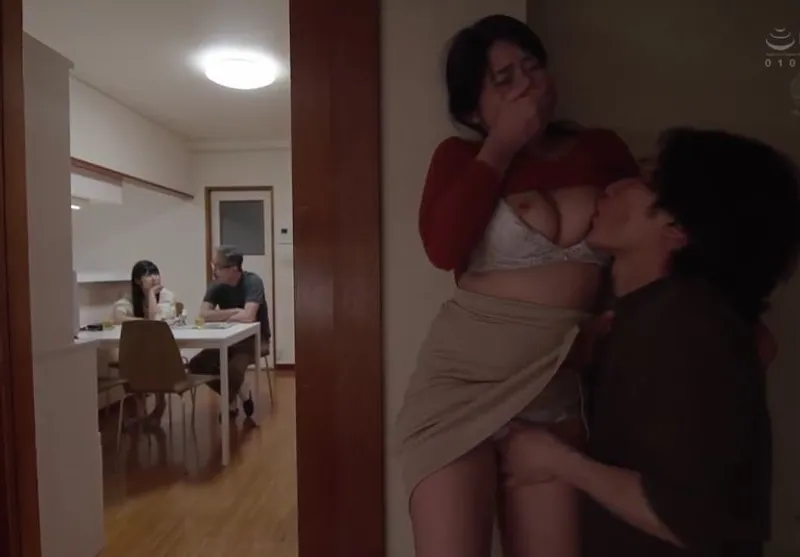 Má trộm nhìn người vợ anh xã trân châu nắc nào ngờ con rể nhìn thấy