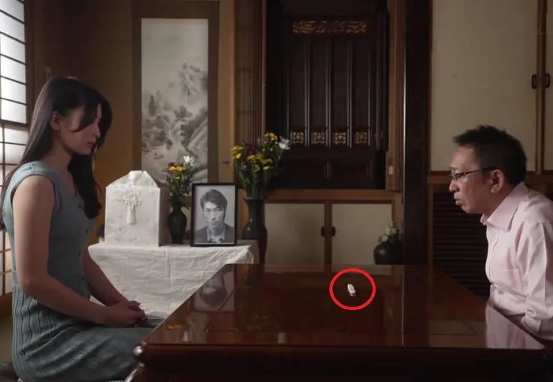 Một ngày sau tang lễ anh xã, người yêu của con trai đã bị bố ông chồng ép nắc không bao đến mang thai